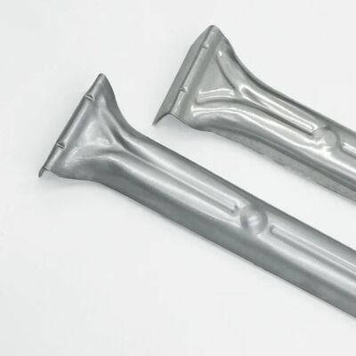 1.5মিমি পুরুত্বের ভারী-শুল্ক পোশাক হ্যাঙ্গার বার, 18 ইঞ্চি/20 ইঞ্চি/24 ইঞ্চি আকারে এবং 200 পিস ন্যূনতম অর্ডার পরিমাণ